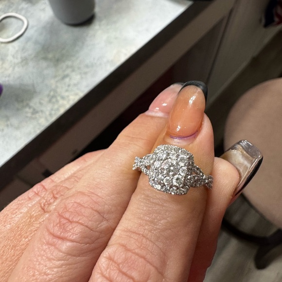 Kay Jewelers Silver and White Halo Ring - Picture 6 of 6